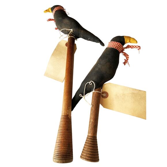 Pair of Primitive Look Crows on Old Wood Spools Folk Art Hand Made - Picture 5 of 7